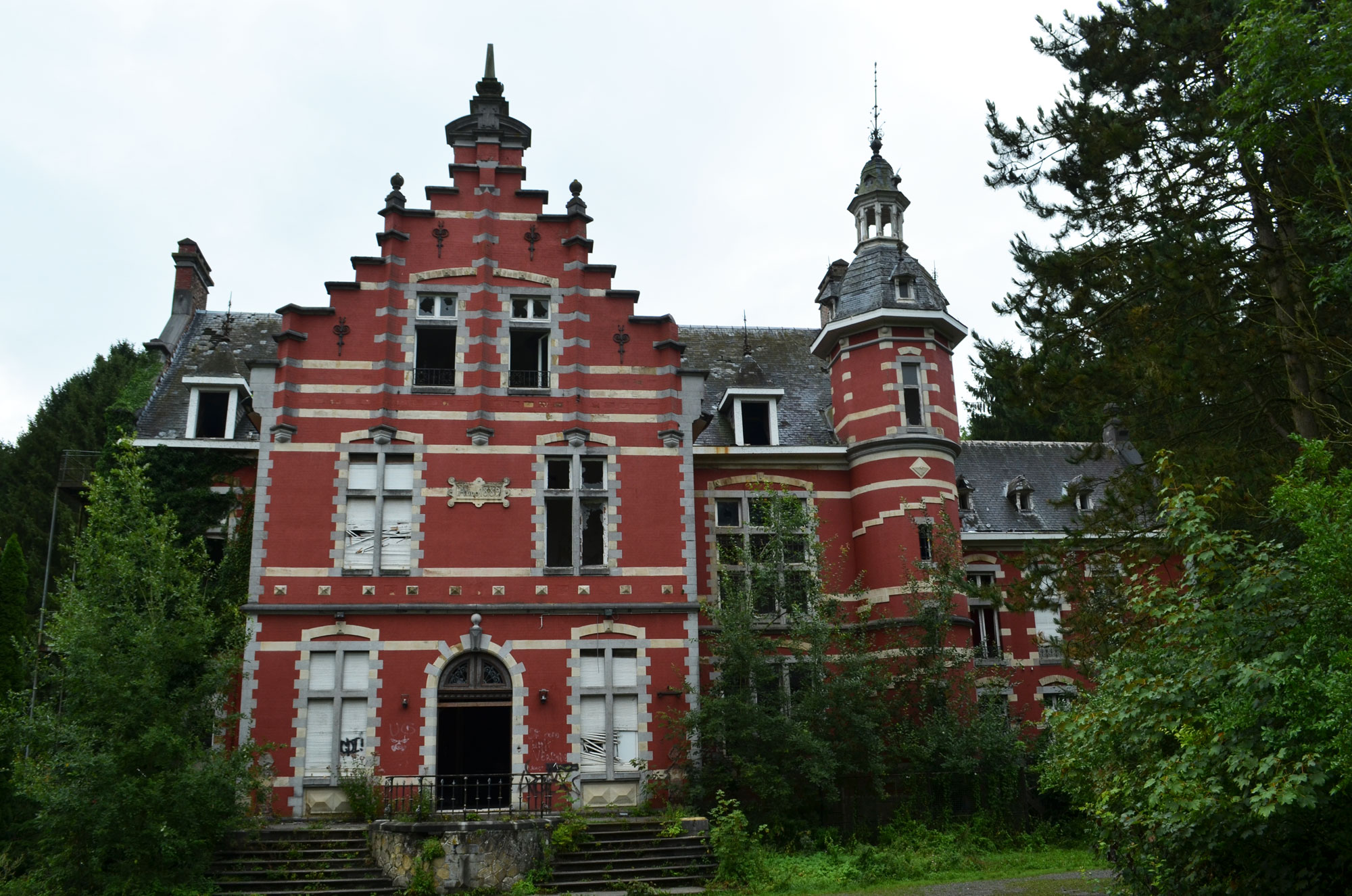 Chateau robe hotsell rouge